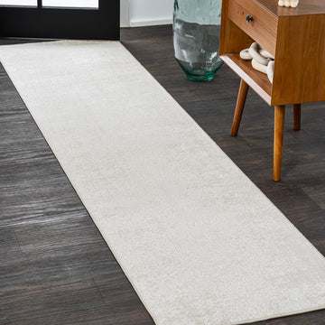 Twyla Classic Solid Low-Pile Machine-Washable Area Rug